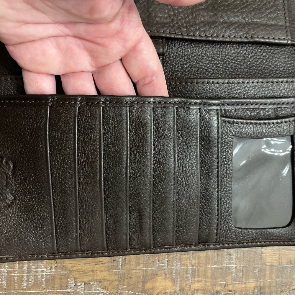 Danilo’s Luxury Pebbled Leather Wallet. Gorgeous wallet to hold all valuables. - Picture 3 of 7